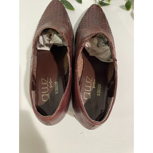 Vintage Brown Leather Slip-On Loafers With Woven Detail & Low Heel Size 7M - Picture 11 of 15